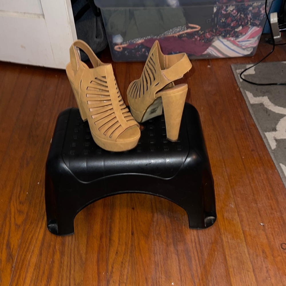 Sandal heels